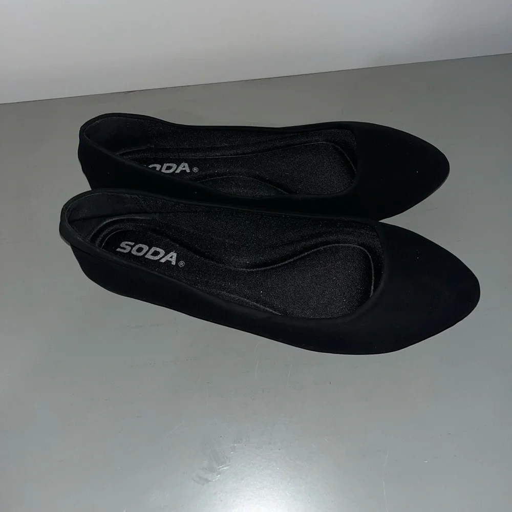 basic black flats - Picture 4 of 4